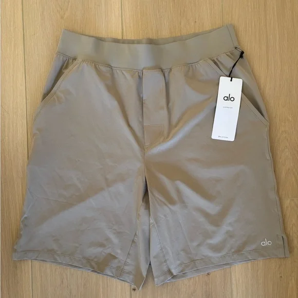 ALO Yoga Men's 9” Repetition Short in Gravel - Picture 4 of 6